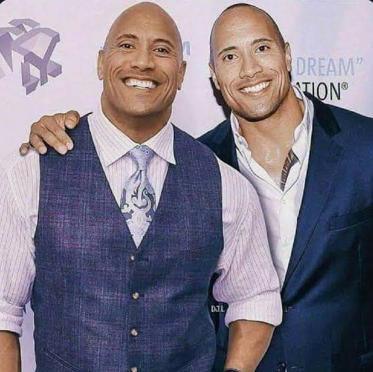 euperigodegol's tweet photo. Quantos anos você tinha quando descobriu que The Rock e Dwayne Johnson são irmãos gêmeos? https://t.co/RPgGXumxDW