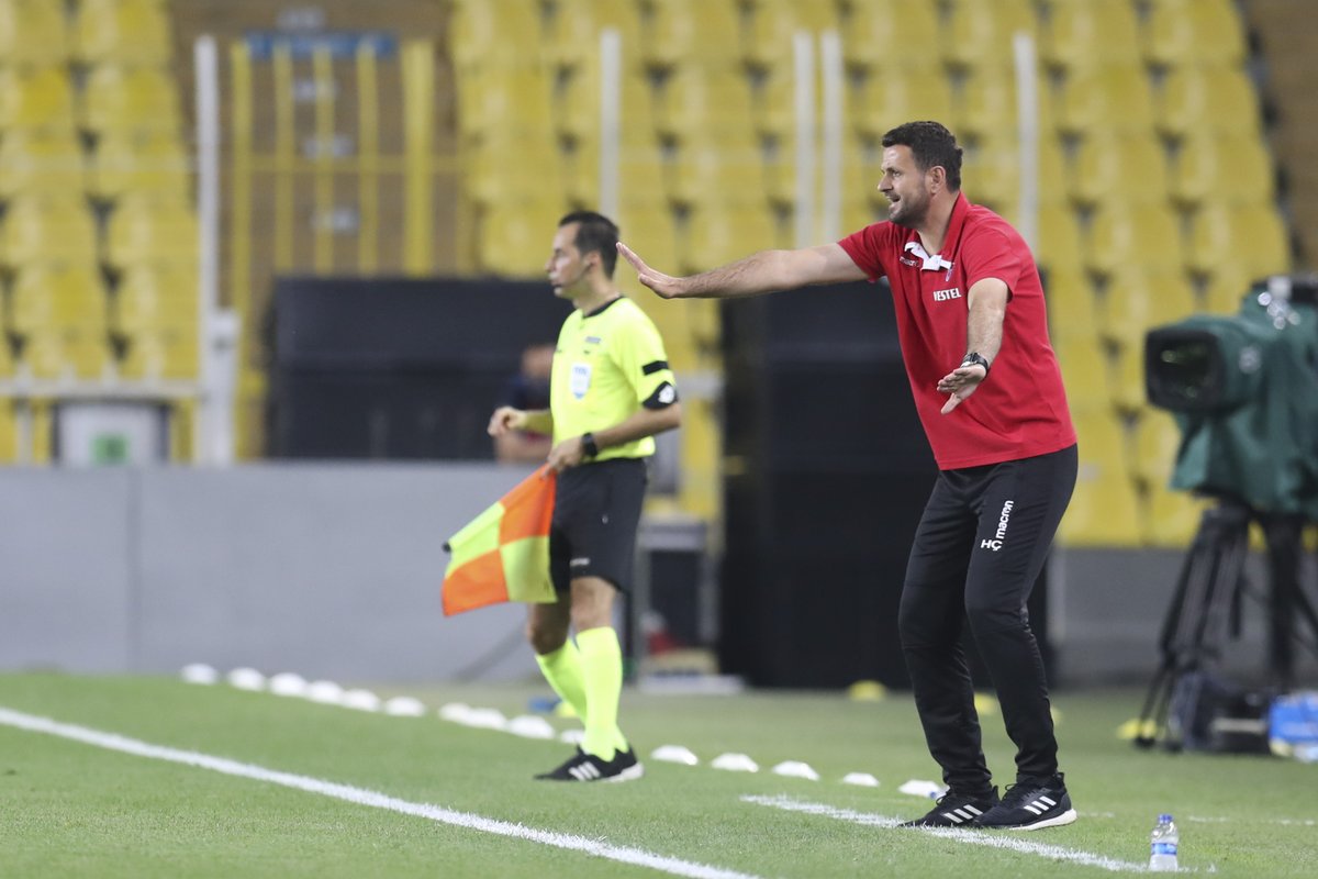 1 - Hüseyin Çimşir'in Trabzonspor'un başında ilk maçına çıktığı 19 Ocak 2020'den bu yana Süper Lig ve Avrupa'nın beş büyük liginde mağlup olmayan takımlar (maç):

Bayern Münih - 17
<a href="/Trabzonspor/">Trabzonspor</a> - 13
Paris Saint-Germain - 7

Evlat.