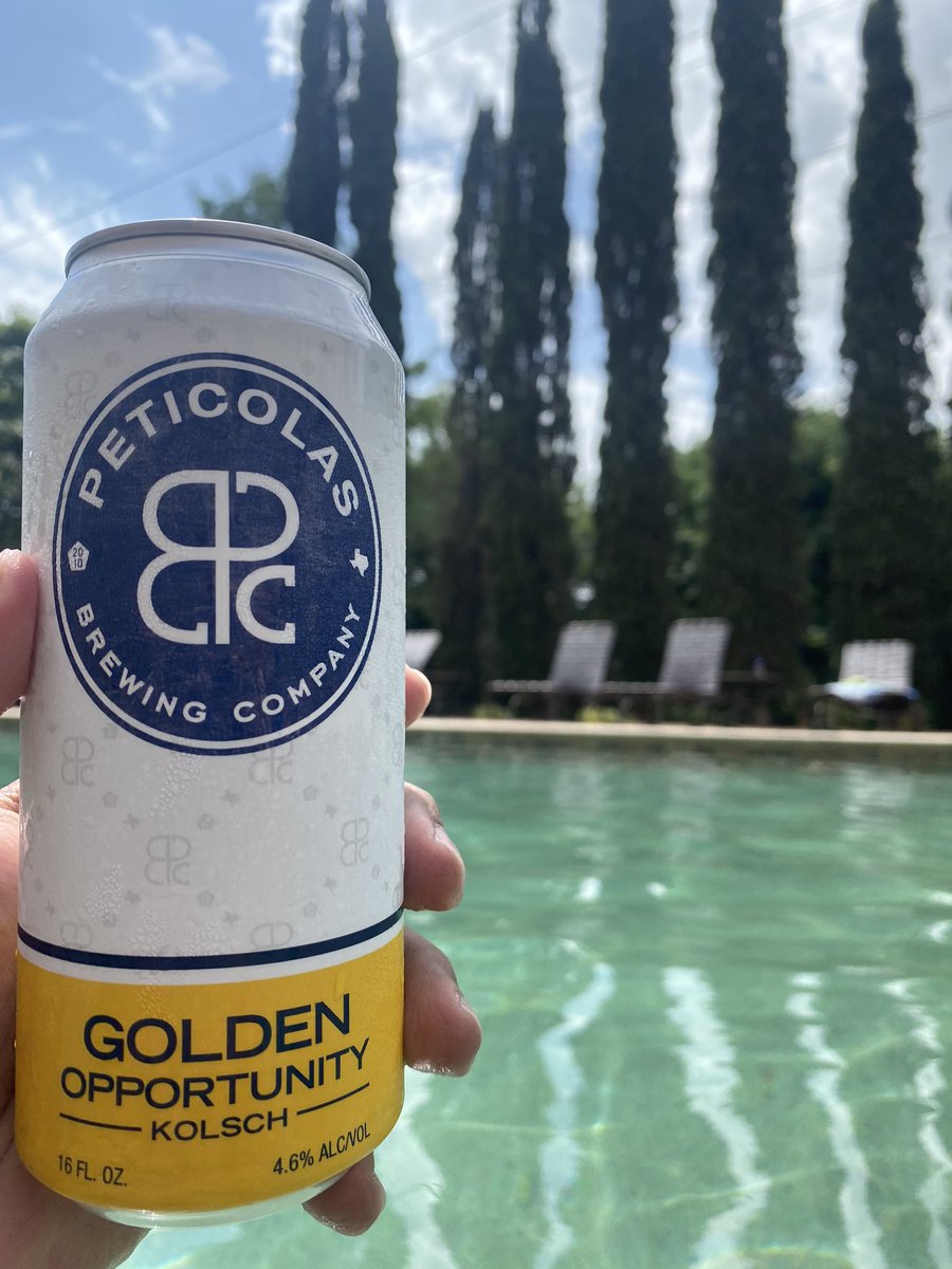 DELUNA_____'s tweet photo. Post 4th of July recover. Golden Opportunity to relax at the pool. 😉 #peticolas @Peticolas https://t.co/etS3DYczkl