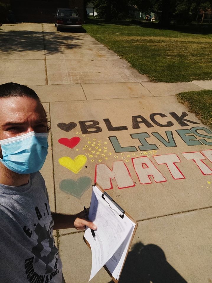 ILGreenParty's tweet photo. Green candidate John Keating out collecting signatures to get on the ballot in the 96th State Representative District (Springfield/Decatur)! 

Sign his petition at https://t.co/0AXm9bqcNf https://t.co/0xHDuxIACl