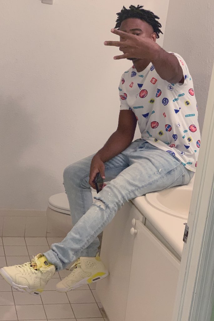 Cap2Smoove's tweet photo. “i’m back to my habits, back to my ways 🩸”
#LongLiveTaee https://t.co/5KWFobFY9U