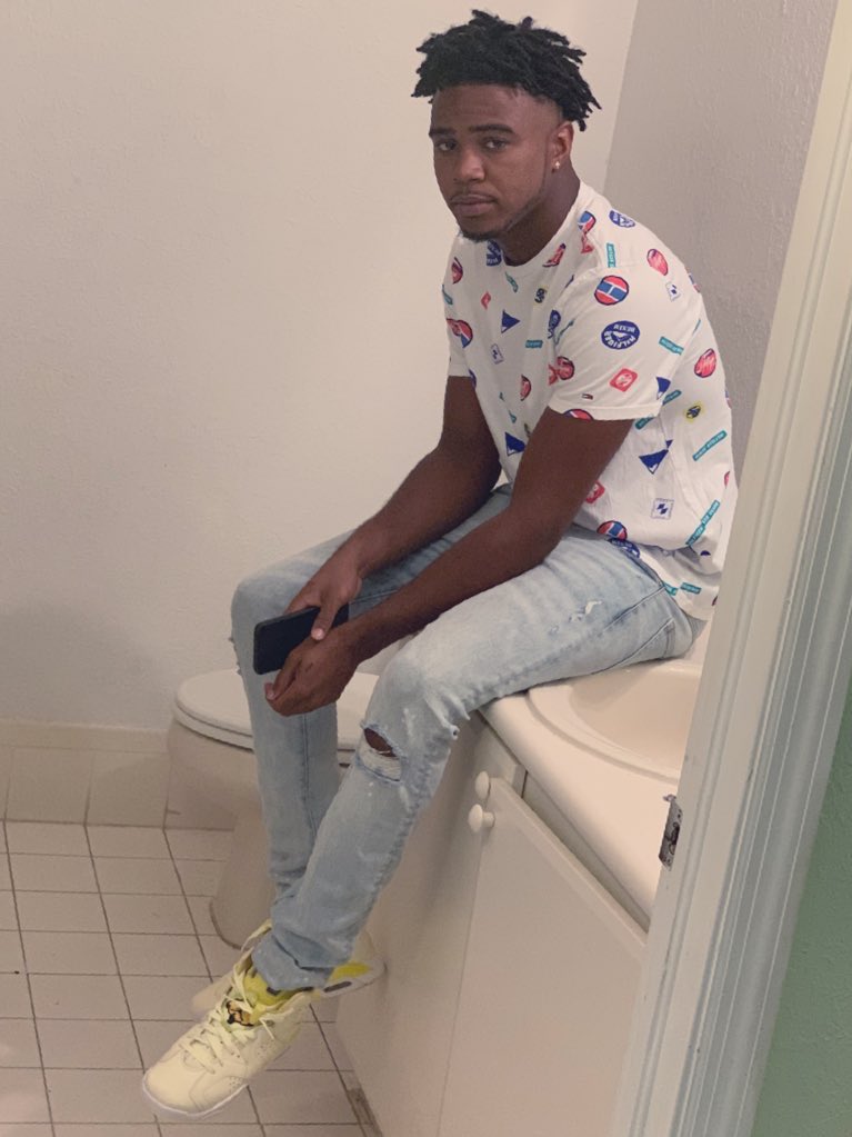 Cap2Smoove's tweet photo. “i’m back to my habits, back to my ways 🩸”
#LongLiveTaee https://t.co/5KWFobFY9U