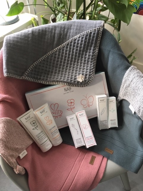 Ontzettend mooie donatie gehad van #andcgram marketing.
Oa koeka omslagdoeken, koeka knuffeldoekjes, Koeka tassen, noppies dekens, en naïf verzorgingsproducten.
Heel veel dozen vol!! Echt een prachtige donatie.
#koeka #naïf #noppies #donaties #stichtingbabyspullen #goedestart