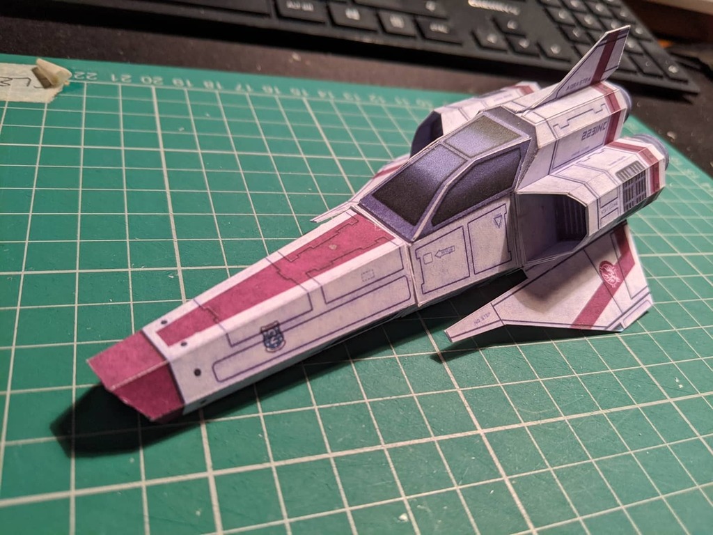 Roux_UX's tweet photo. Almost done. Just some undercarriage details to do. #papercrafts #scifi #battlestargalactica #colonialviper https://t.co/lHoAzdnrNl https://t.co/Rq4ZOpvRPf
