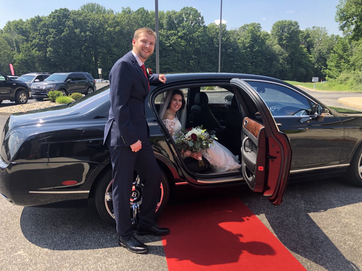 LuxuryByDB's tweet photo. Only #luxurytransportation on your daughter’s wedding day. #BrideGroom #Wedding #WeddingPhotography #WeddingPlanners #WeddingPlanning #Bentley #FlyingSpur @Sycamoremallowrun @LuxuryByDB @AskPayne https://t.co/Hgp5bo7KaK