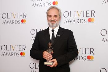 .@Netflix has kickstarted donations for an emergency fund for theatres workers in need of urgent support during the pandemic, spearheaded by director Sam Mendes, <a href="/SOLTnews/">Society of London Theatre</a> and @UK_Theatre bit.ly/2Z1cywP