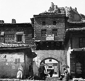 hergezgin's tweet photo. Tokat Taşhan (Voyvoda Hanı)
Fotoğraf 1920 li yıllar 
Anadolu’daki en büyük şehir hanıdır. 1626-1632 yılları arasında inşa edilmiş 103 odalı bir Osmanlı eseridir. https://t.co/1X0i8I2xye