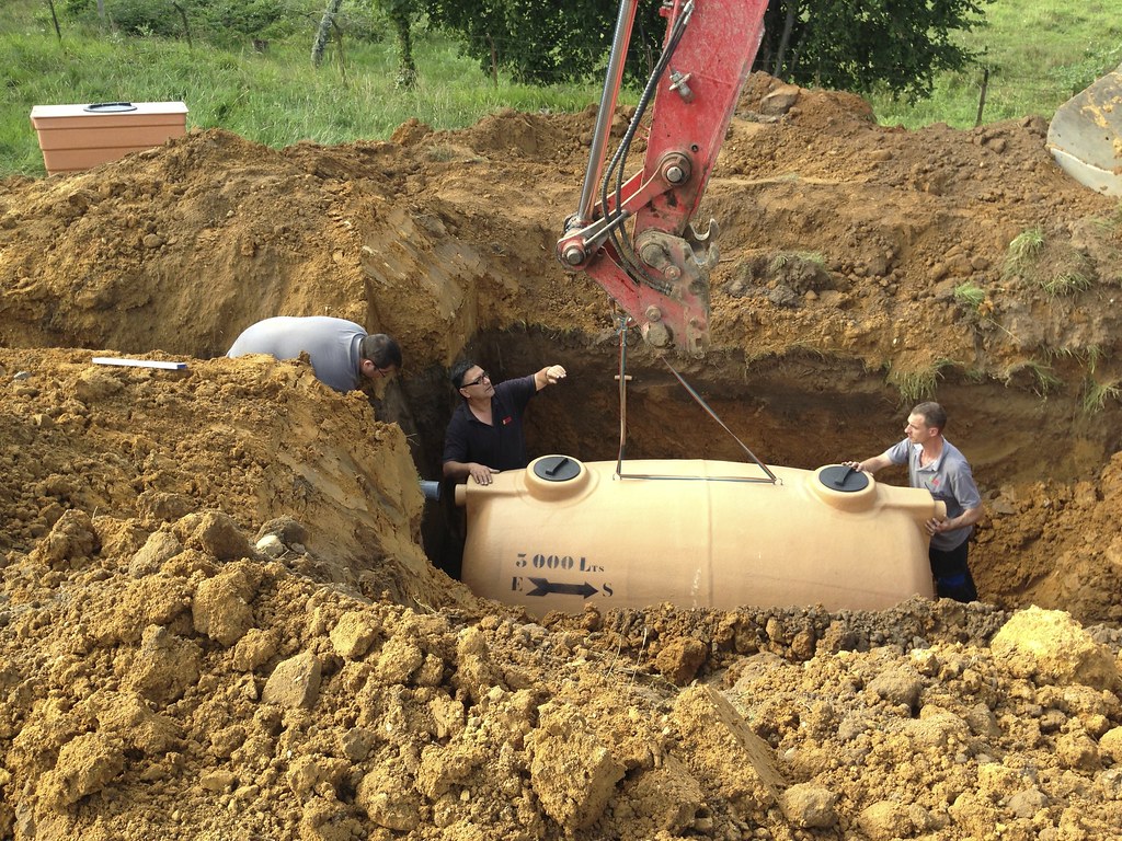 CTMConstruccion's tweet image. En el interior de una fosa séptica, se dan las reacciones #físicas y #químicas para degradar la materia #orgánica que viene con el #agua.