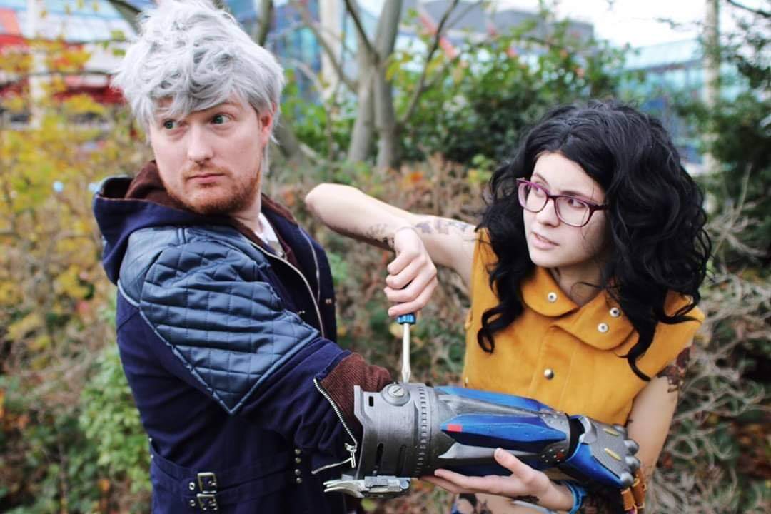 Nolimitcosplay's tweet photo. Quit breaking the merchandise...

Photo by mork photographic 

Throwback to @MCMComicCon
Game series @DevilMayCry

#devilmaycry #dmc5 #nico #nero #weaponsmith #photoshoot https://t.co/BmvnYpPbrv