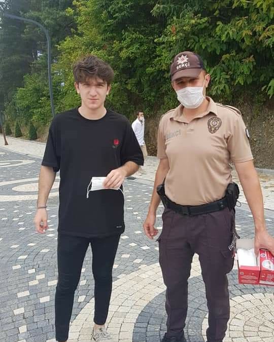 52_haber's tweet photo. Korona Virüs (Covid -19) denetimleri kapsamında vatandaşlarımızın yoğun olarak bulunduğu yerlerde Çarşı ve Mahalle Bekçilerimiz maske dağıtımına devam ediyor. https://t.co/PBcnzb9fg7