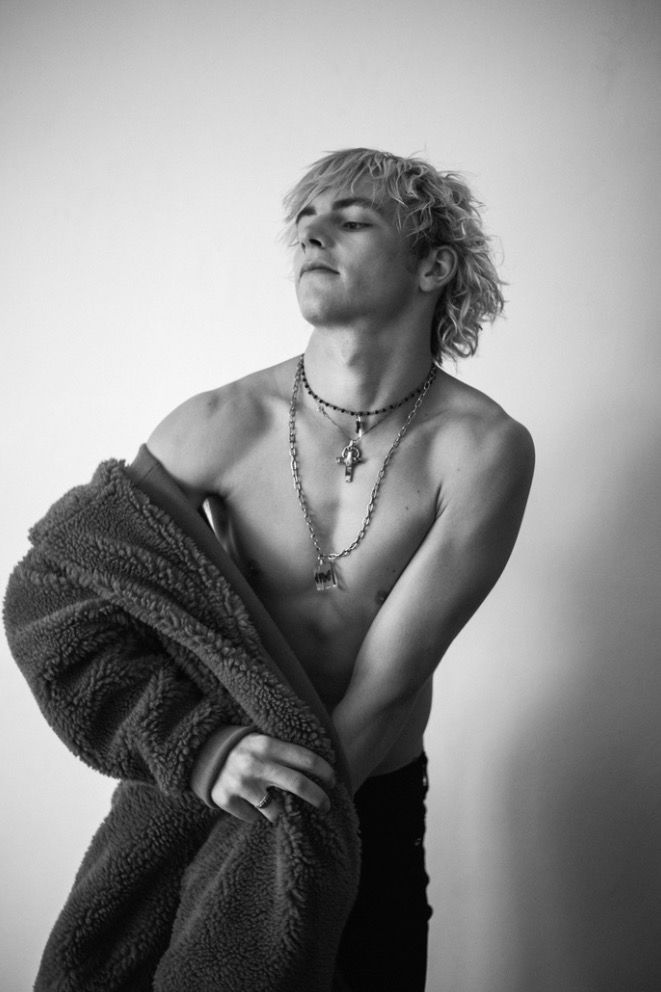 AuriKin's tweet image. Showered and cleaned up from a long day training.