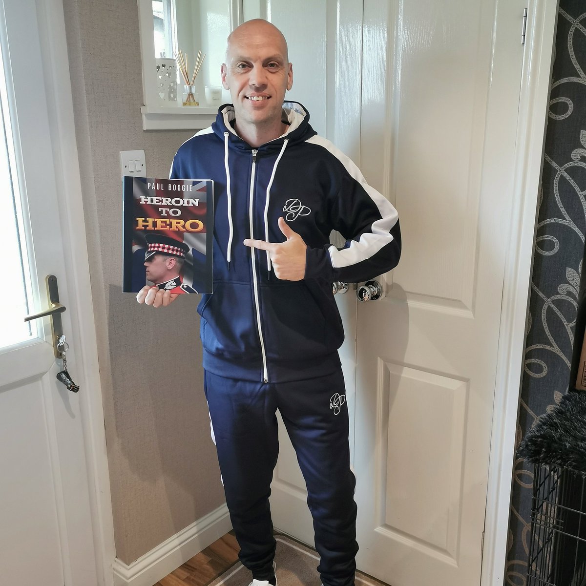 Herointohero's tweet photo. Book signing went well #WritingCommunity #author #charity #helpneeded #guardsman #boxing #BookBoost @liamgallagher @piersmorgan @Telegraph @WBCBoxing @edinburghpaper #forthone @BenJonesBoxer @Neilruddock25 #goodcause #iamtomwalker https://t.co/Ihqp9M7rby