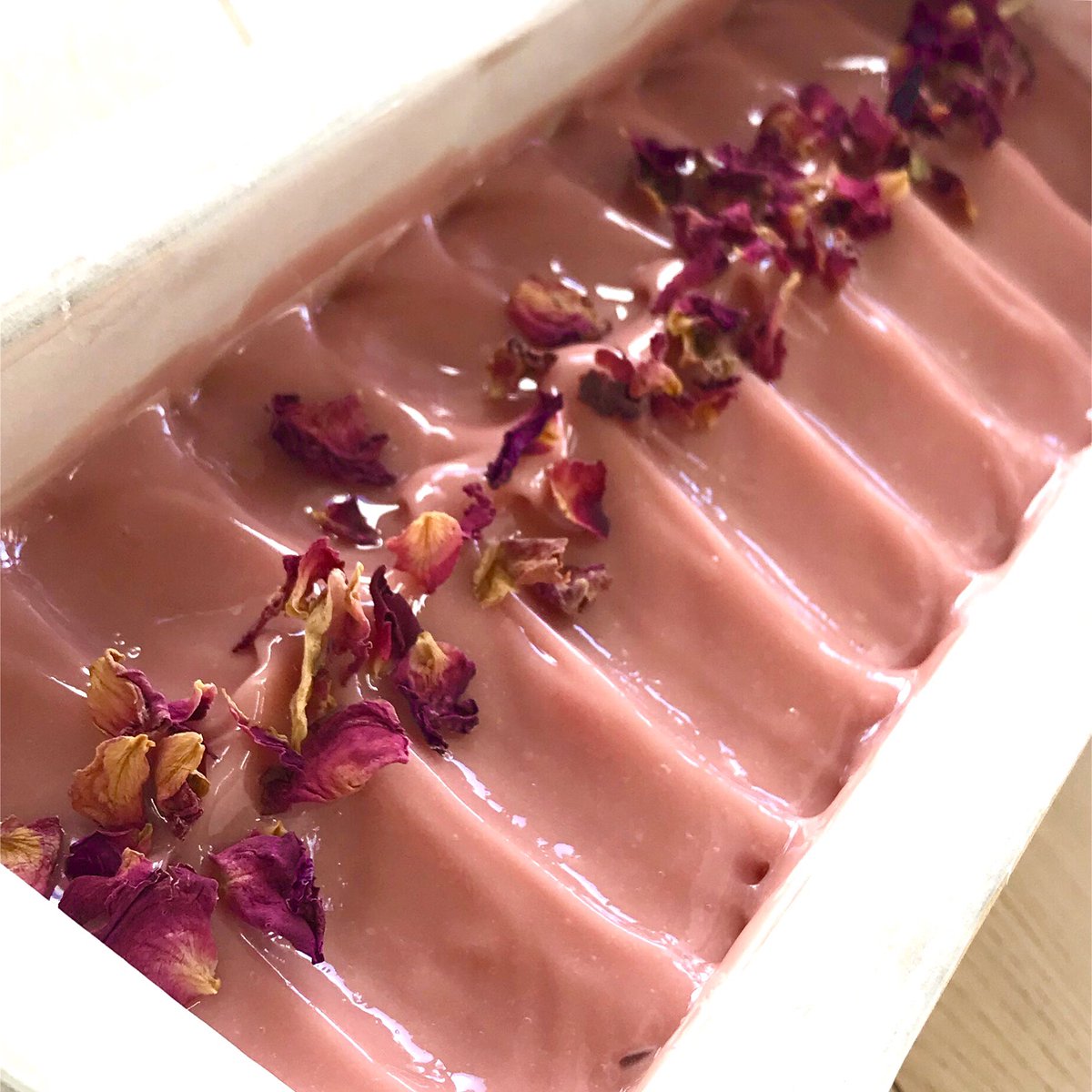 TaylorCharl111's tweet photo. Kept myself busy making Rose Geranium soap today #HandmadeHour https://t.co/0gJyRnHCD9