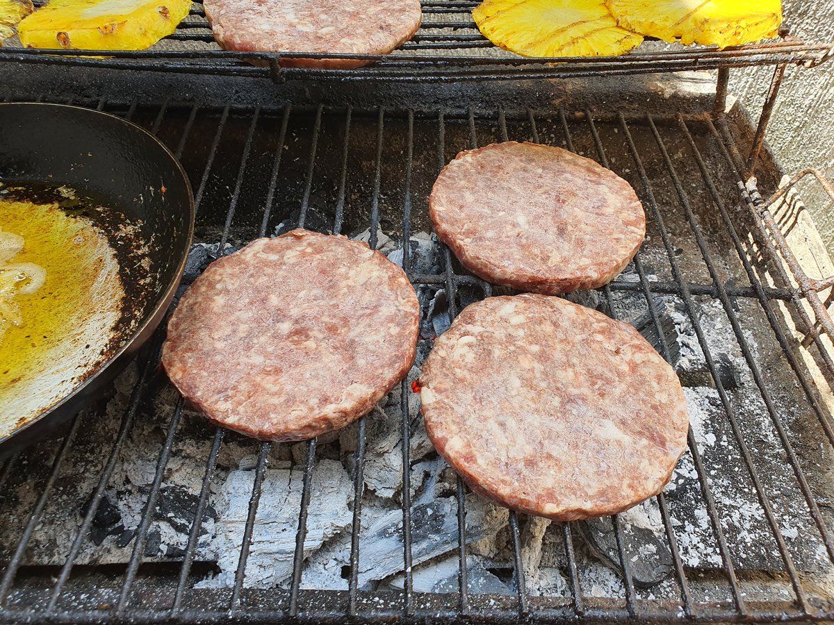 par_gdl's tweet photo. A prepar una buena comida.... https://t.co/R41V0qsTHm