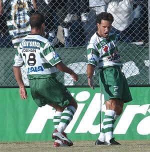 ComarcaDeporte's tweet photo. Pocos acordarán de aquel delantero oriundo de Gijón que llegó a la Comarca en 2002

Marcó época en el Súper Depor en los 90s y jugó una Eurocopa con su selección en suelo inglés.

¿Sabes de quién hablamos? ¿Qué recuerdas de el? https://t.co/4CZdGc5ZOI