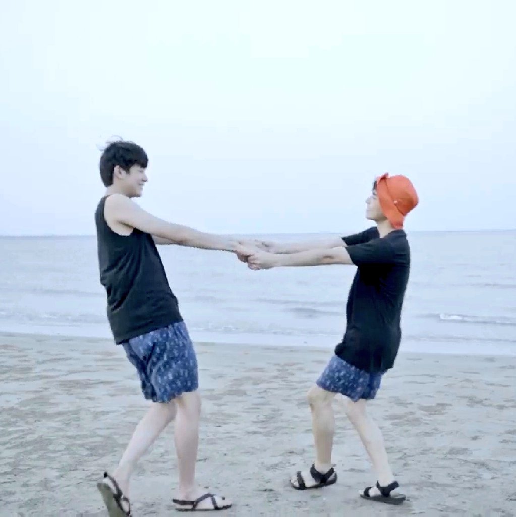 title: because of youlyrics: I wanna hold your hand and show you the blue sky- I wanna with you. I wanna tell everyone that I like you. That& #39;s what I wanna do.