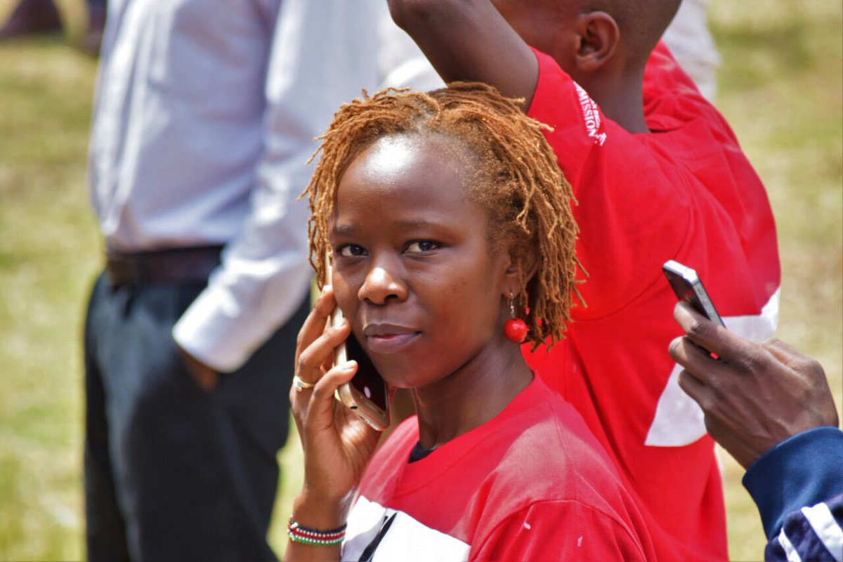 njerikan's tweet photo. Dear @IG_NPS my phone was stolen in 2017. l reported at Central Police Station. Cops asked for a bribe to track it. l refused. It was never tracked. In 2020 another phone was stolen, reported at Kilimani police, same story. How many Kenyans have experienced the same? #EngageTheIG https://t.co/mVKXUkCsyO
