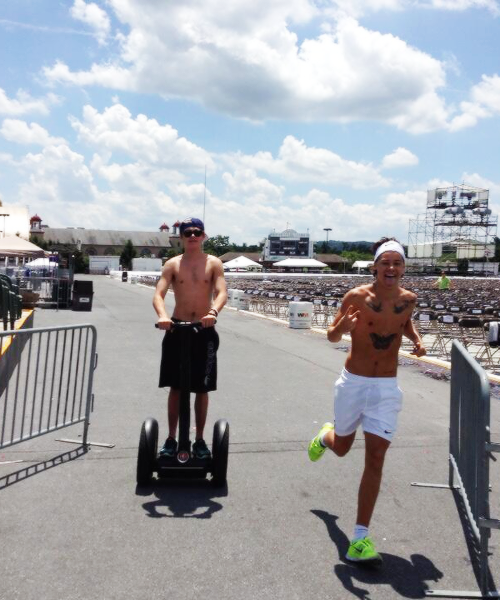 todays1dhistory's tweet photo. Today (July 6) in 2013 - Narry get in their workout (or at least one of them does) before TMH Hershey #2 😂😂💗 https://t.co/kLywQvn5xx