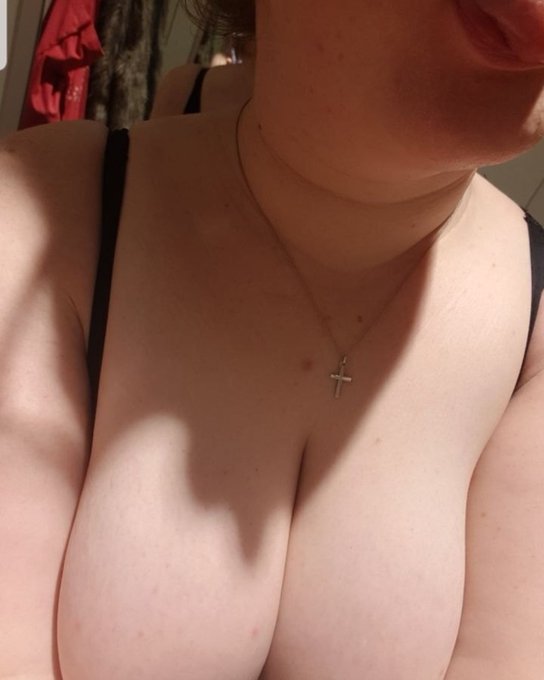 @nosebleedfitz &pound;feetforyou22x  https://t.co/ndrRqBneJR  https://t.co/ctWsLbagfK  https://t.co/Jm7hgt8TWS<a class="tags" target="_blank" title="On Twitter" href="/?out=eyJ0eXAiOiJKV1QiLCJhbGciOiJIUzUxMiJ9.eyJpYXQiOjE3MjYzNTMzNzAsImlzcyI6InR3cG9ybnN0YXJzLmNvbSIsIm5iZiI6MTcyNjM1MzM3MCwiZXhwIjoxNzU3ODg5MzcwLCJyZWRpcmVjdF91cmwiOiJodHRwczovL3R3aXR0ZXIuY29tL25vc2VibGVlZGZpdHoifQ.4a8_pEjD1Sg5N44HAcs16TknQKZUOoB06X5bXXVgk2uRA5BB3VEd4kwko9y81kEpD2uPBEc0uem8cgDNfxXf5Q">@nosebleedfitz</a><a href="/tag/findom"class="tags"><span>#findom</span></a><a href="/tag/findomme"class="tags"><span>#findomme</span></a><a href="/tag/paypig"class="tags"><span>#paypig</span></a><a href="/tag/sweatyfeet"class="tags"><span>#sweatyfeet</span></a><a href="/tag/femdomme"class="tags"><span>#femdomme</span></a>