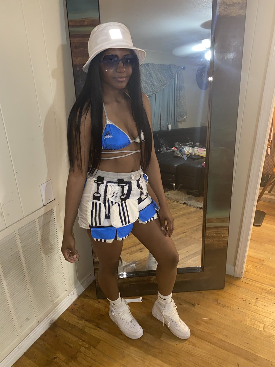 __kyaho's tweet image. Rocking Nikes with Adidas cause i bought it 🐐 #HappyCookoutDay #LLFRO