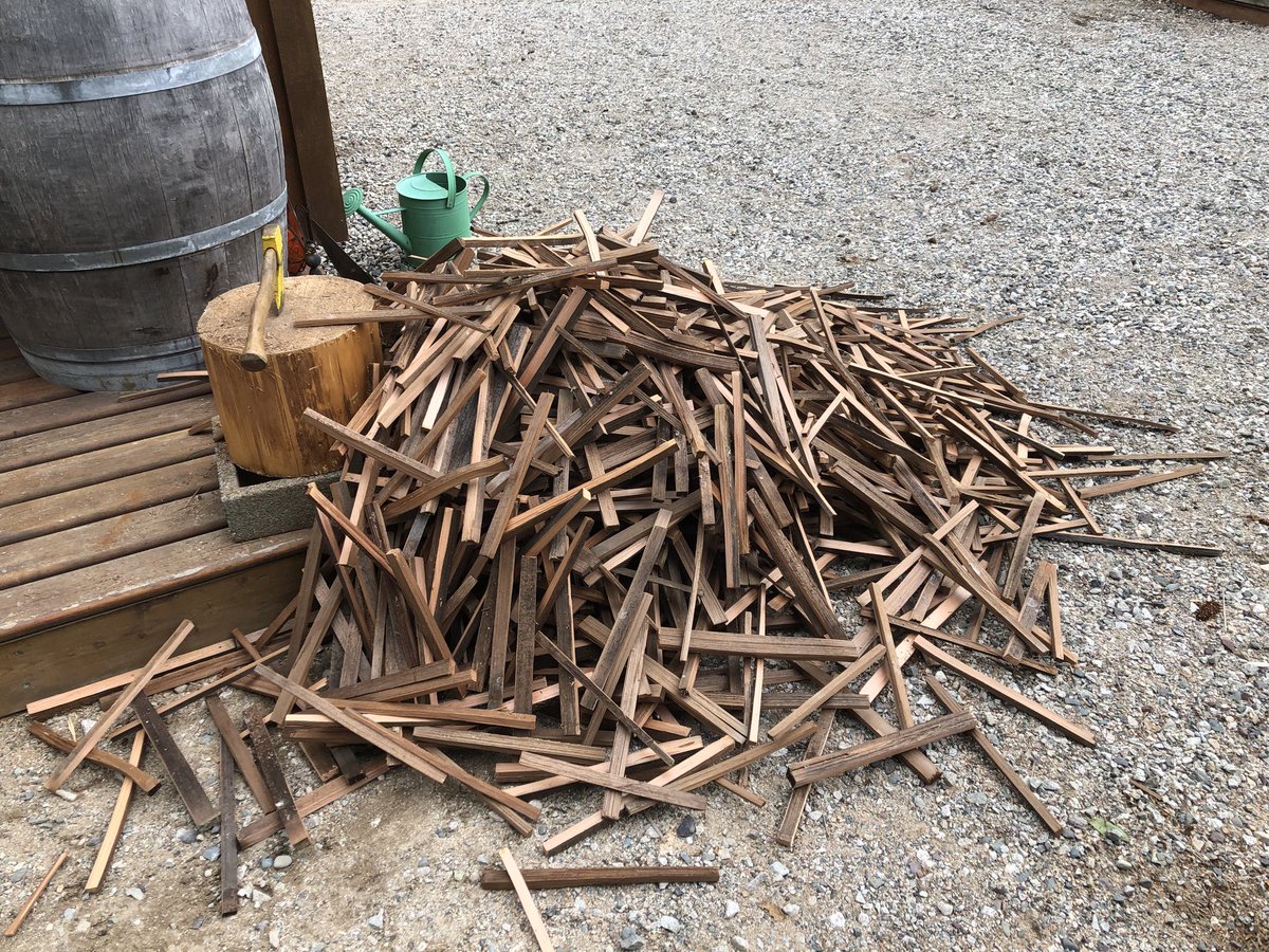 SwelSheila's tweet image. Old cedar shakes make great kindling 🥾🪓...I feel like a 🐿 prepping for winter #goodworkout