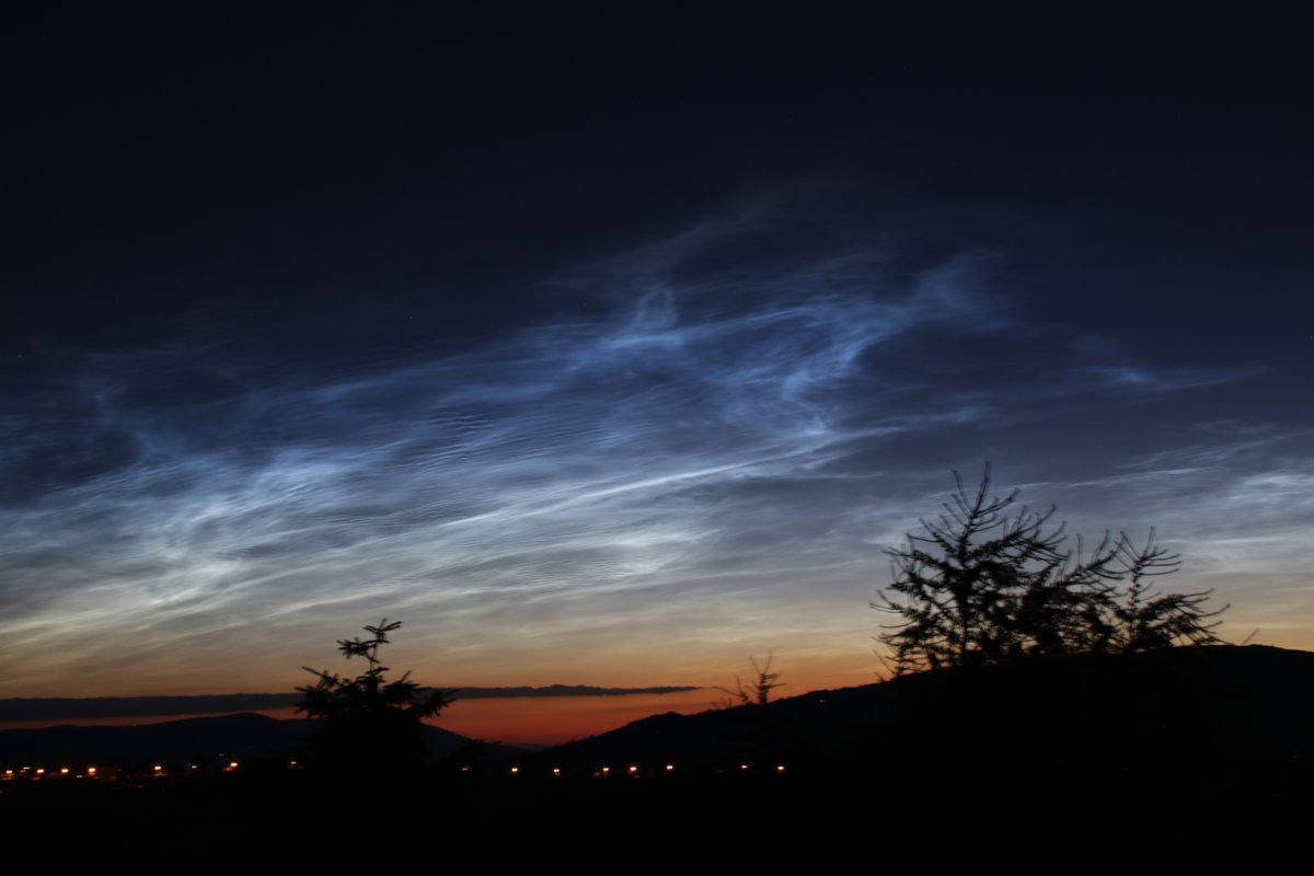 wyrypy's tweet photo. Obłoki srebrzyste
Noctilucent clouds – NLC

#obłokisrebrzyste #oblokisrebrzyste #noctilucentclouds #NLC #clouds #sky #beskidy #niebonadbeskidami #chmury #nightshiningclouds #poland #polska #zapasieki https://t.co/SrV31YjHRd