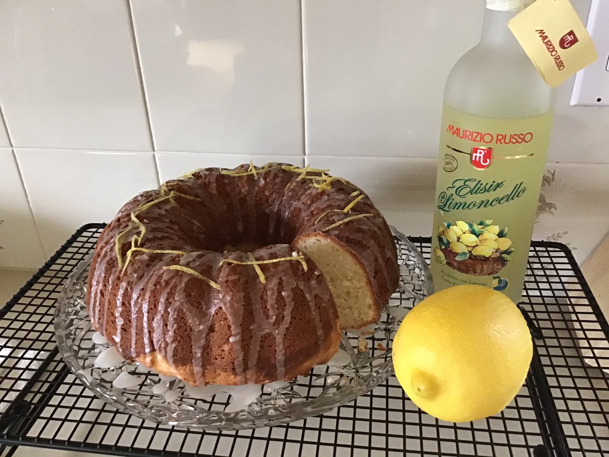 MaxinePiche's tweet image. Limoncello Bundt Cake - it’s all soft and lemony! It’s all thanks to a lovely bottle of Maurizio Russo Limoncello 👌#goodcake #sundaydessert #WearAMaskSaveALife