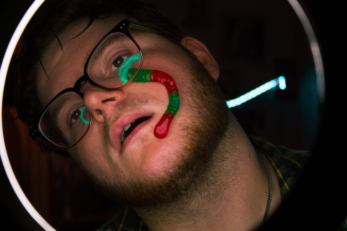 RealSavageHere's tweet photo. Mother always said not to play with my food, but my food seems to be playing with me rn. https://t.co/xo4izOgOWP