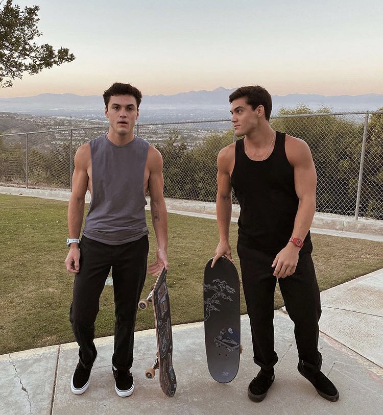 dxlan_turtless's tweet image. Grays jawline holyyyyy shit