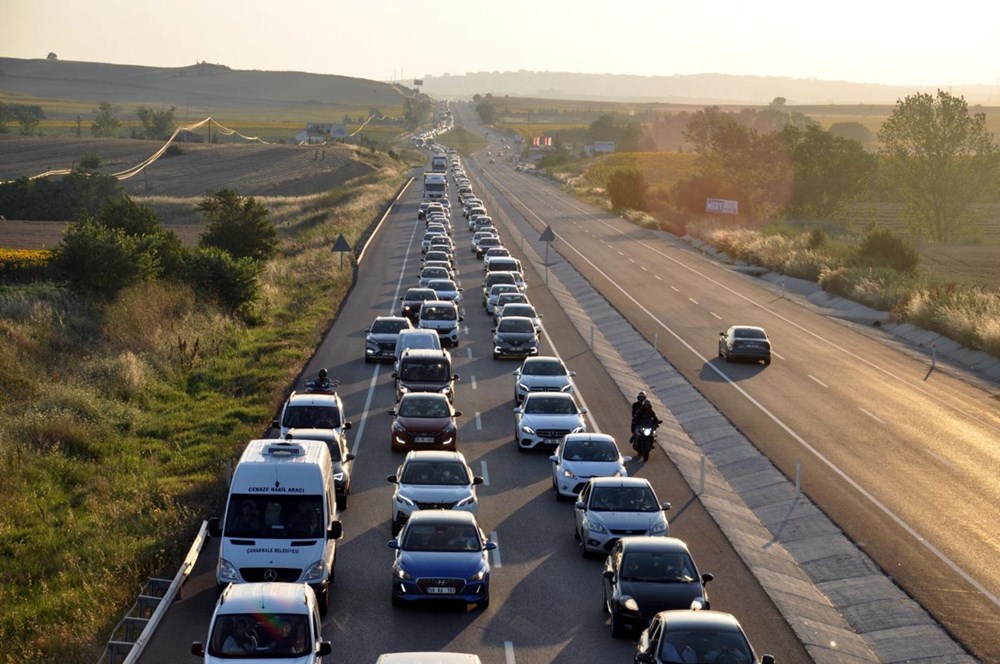 DÖNÜŞ ÇİLESİ
İstanbul yolunda 20 kilometrelik araç kuyruğu
bit.ly/38xafEI