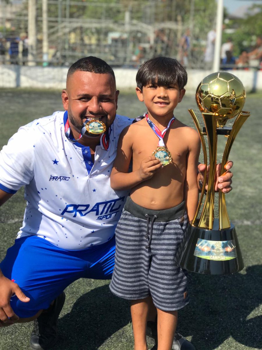 MarcosP29587725's tweet photo. Mais um com meu AMULETO DA SORTE que não falha nunca na final. 💙🖤
#OBGMEUDEUS
#MAISUMFAMILIA 
#DOISTOQUES https://t.co/zqQmg5lx93