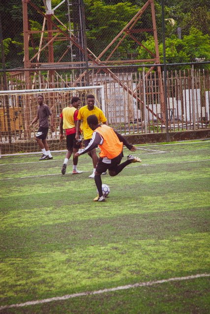 Balat_Ten's tweet photo. Guess who's back in training 
Pc: @kungfu_kenny___ https://t.co/FB5KrY4xI2