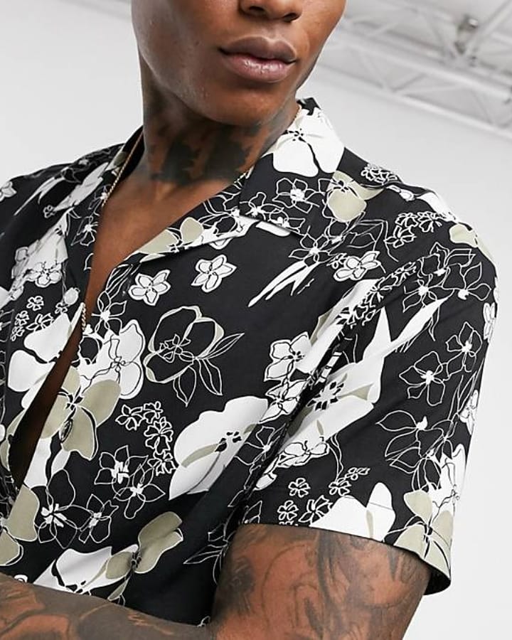 DitchFashion's tweet photo. Shirts in stock - Size (Small / Medium) 

Price - $200 TT || $35 Delivery

#DitchFashion #TrinidadAndTobago #Trinidad #Tobago #Fashion #PatternShirts #StripeShirt #FloralShirts https://t.co/rK6pKrAeC0