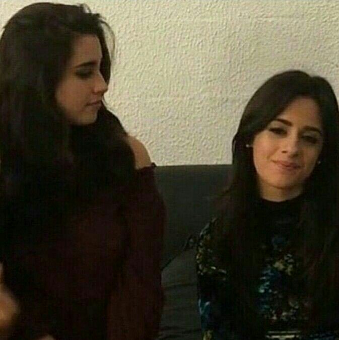 e vamos daquele momento CLÁSSICO que a Camila introduz a Lauren no show pq ela tava com vergonha "os olhos esmeralda mais lindos do mundo todo" 