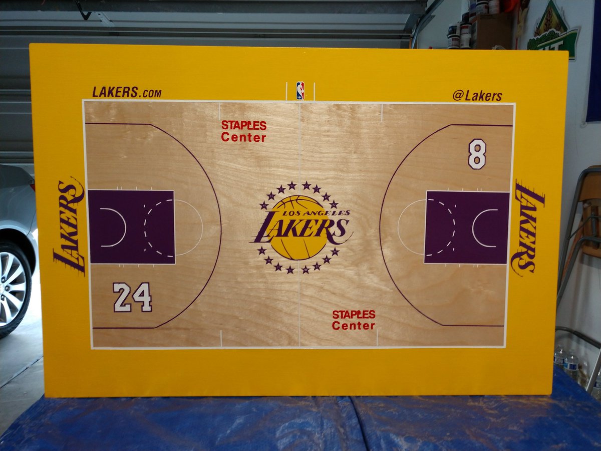 A couple thin layers of shellac adds a nice shine and pop to this #KobeBryant retirement court
#Kobe #Lakers #LosAngelesLakers #LALakers #nba #Kobe #BlackMamba #staplescenter #LosAngeles #basketball #LakerNation #LA #LakeShow #NBATwitter #MambaMentality #sundayvibes #sportsart https://t.co/Vyj7HFT2hp