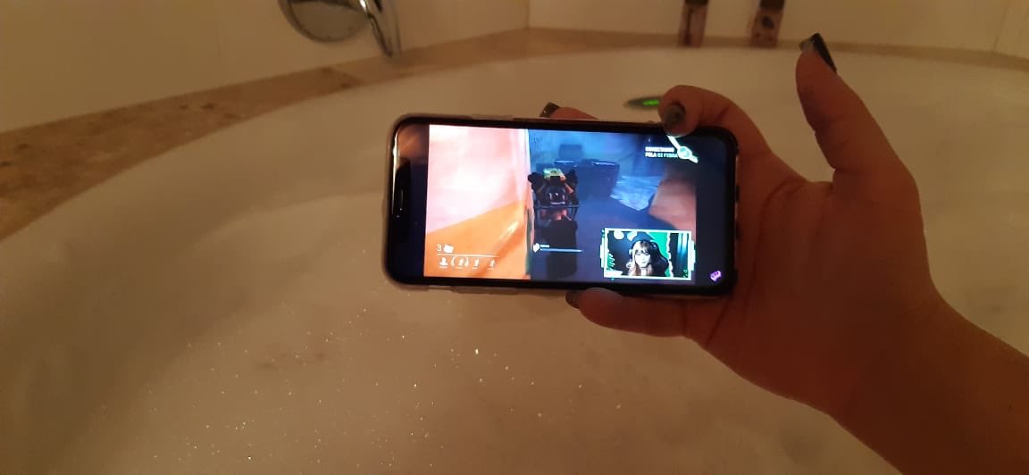 jeochaves's tweet image. Livezinha em qualquer lugar 😎#glaovivo #oifibra #finallevel @funBABE @cherryrar @sheviii2k @Finalevel @oi_oficial