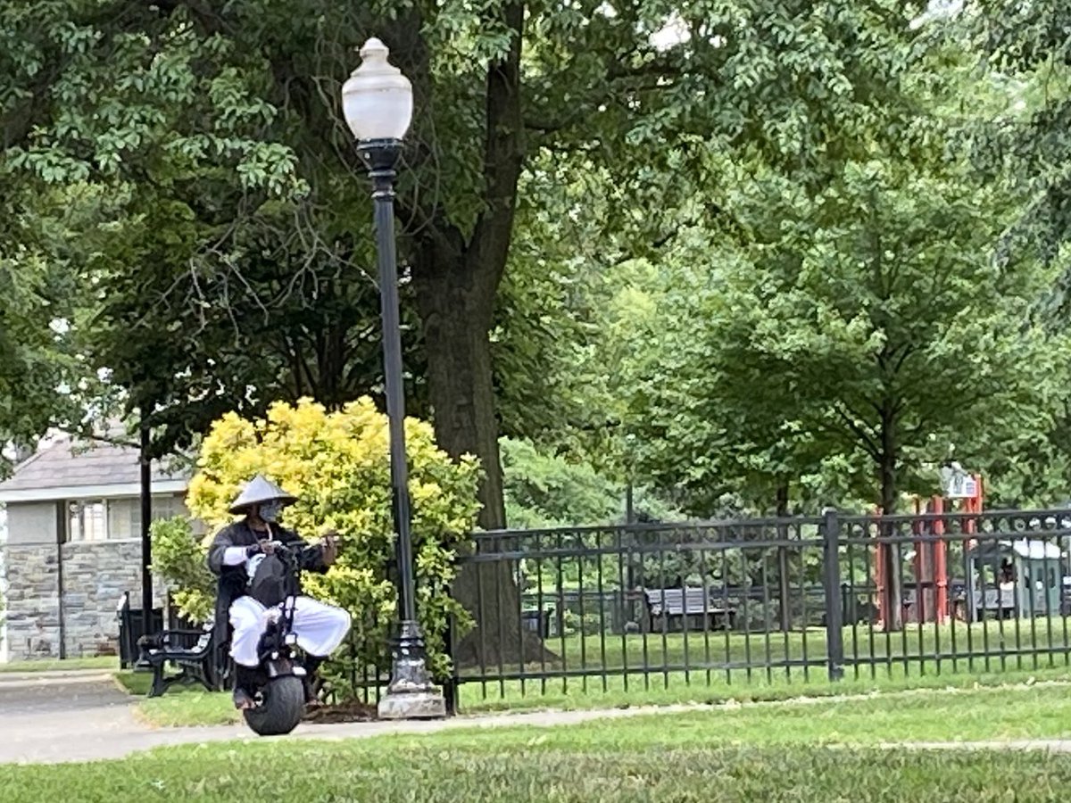 Braybot's tweet photo. A reminder to always be your authentic self, brought to you by this guy dressed like Raiden riding an electric unicycle @CoachMBray @MortalKombat #baltimore https://t.co/lnQ3Pd6NNl