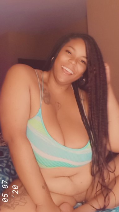 Belly and smiles https://t.co/nX1Hegnyk2<a href="/tag/drunk"class="tags"><span>#drunk</span></a><a href="/tag/fuckjuly4"class="tags"><span>#fuckjuly4</span></a><a href="/tag/alwayslit"class="tags"><span>#alwayslit</span></a>