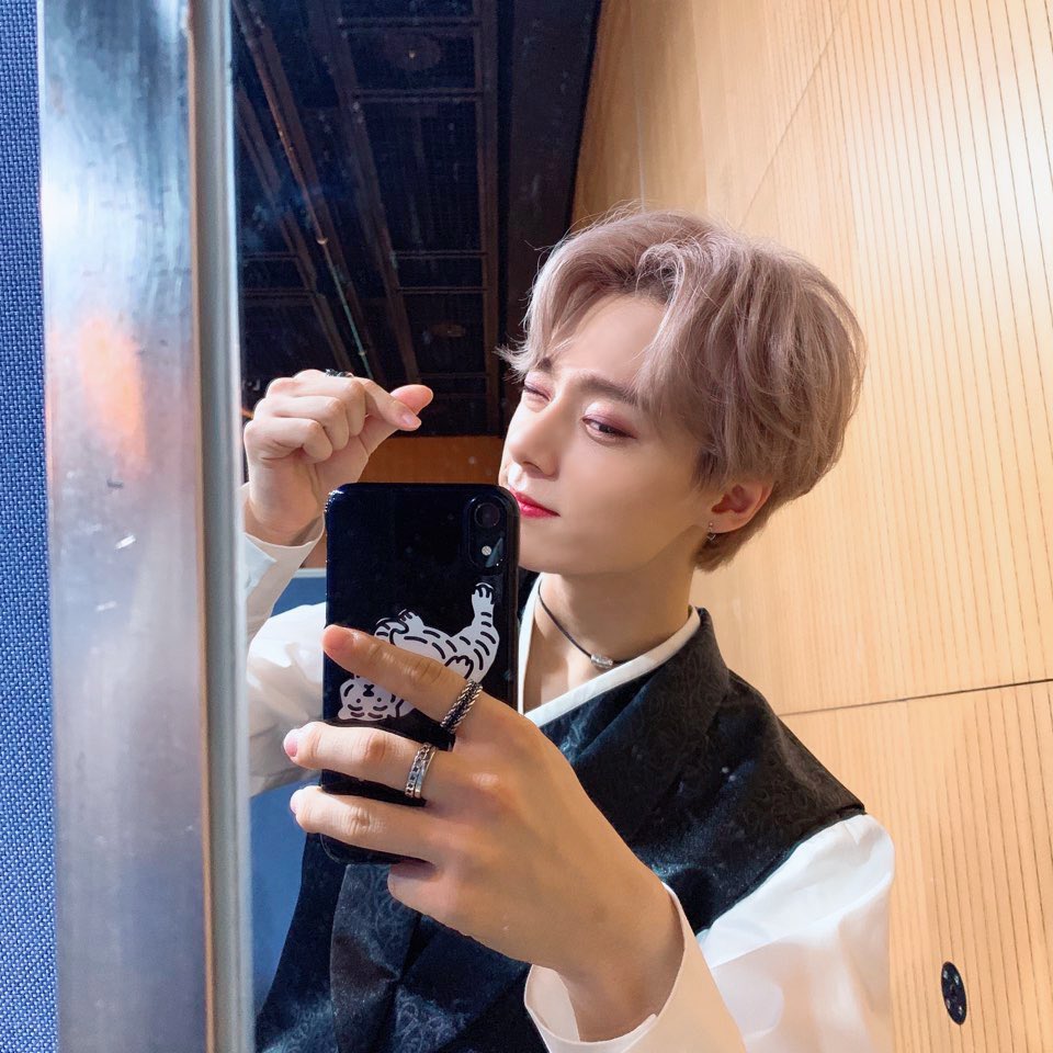 woong_mirror