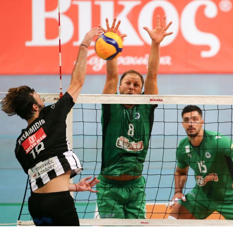 VoleyPlus's tweet photo. #GRECIA 🇬🇷 ¡QUÉ PANDEMIA NI OCHO CUARTOS! El #necochense @JacobsenAxel clasificó con @acpanathinaikos a la Final de la Liga de Grecia, al única del mundo que decidió no suspender el certamen.
🔗 https://t.co/27whRRELmy https://t.co/u0aj04YYgc