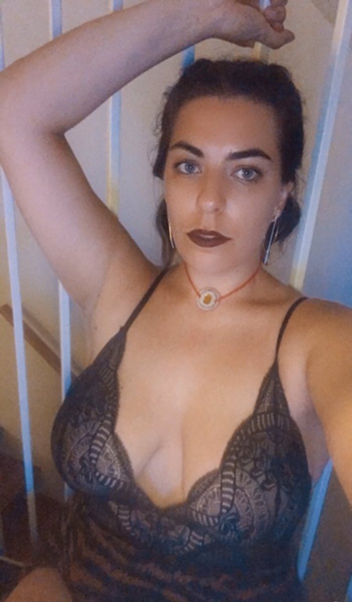 Blaireski_'s tweet photo. 🧛‍♀️ queens #FangForce https://t.co/x3vxwDvbFw