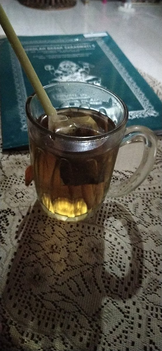 Teh aget anget sereh dl pagi ini...
Semangat tunggu pengumuman sekolahnya bocah...