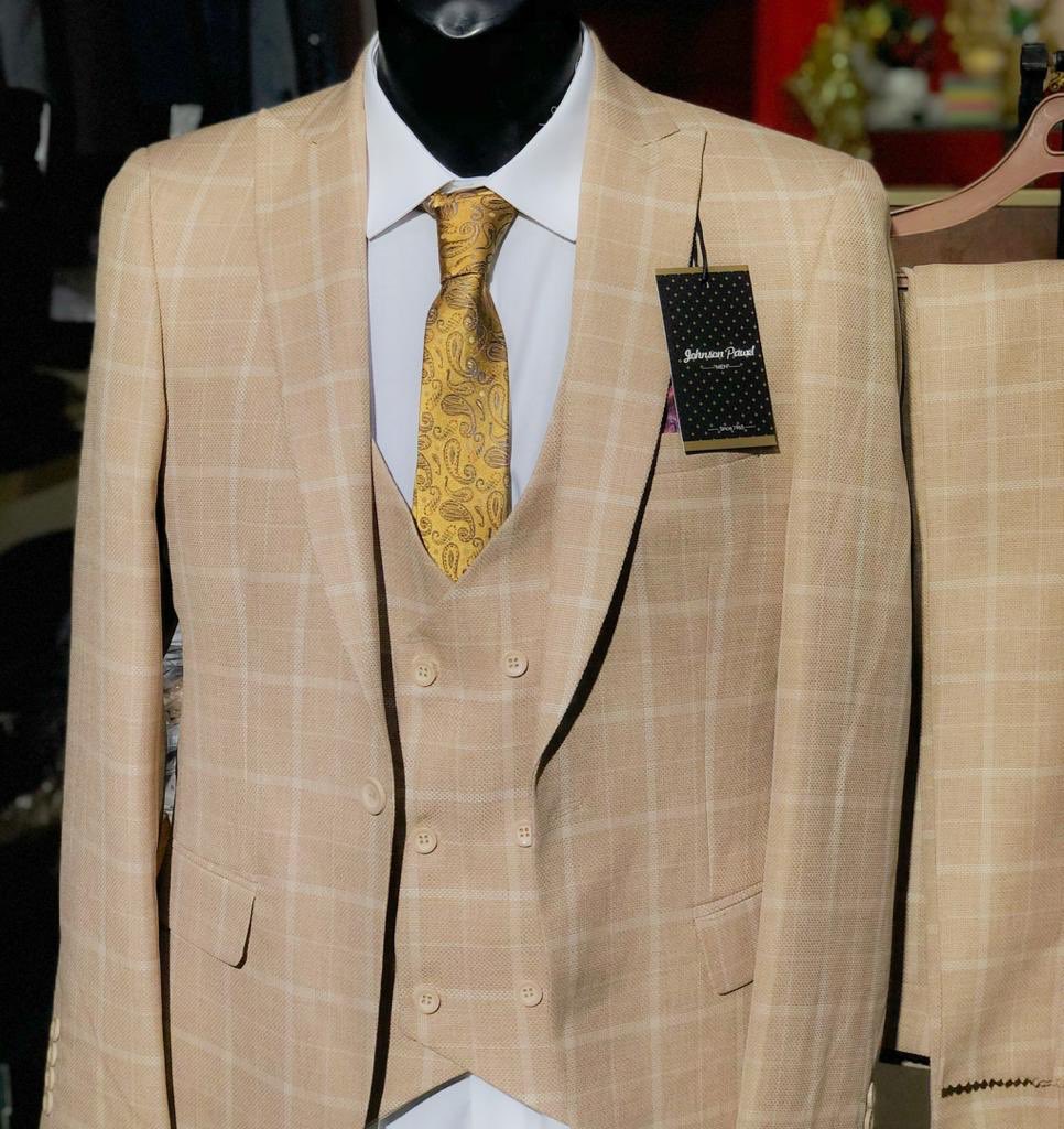 DuCostume's tweet photo. Suit up ! Because your personality isn’t the first things people see. #Royalsuit #Suitup #beelegant #beclassic #mensfit #slimfit #Cameroon237 #douala #yaounde https://t.co/jDMzIM5qzB