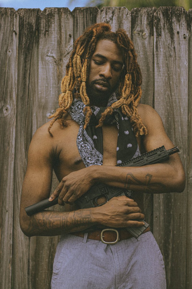 TwanTheDawn's tweet photo. Lotta people been asking who is Raspy? Shid, I wish I could tell you. I’m still finding out myself but what I can say is that he’s a bastard who seems to be on that city shit. So be warned.. “Raspy Who?” coming soon
📸: @cm_ghapo https://t.co/jDj1bCFmMw