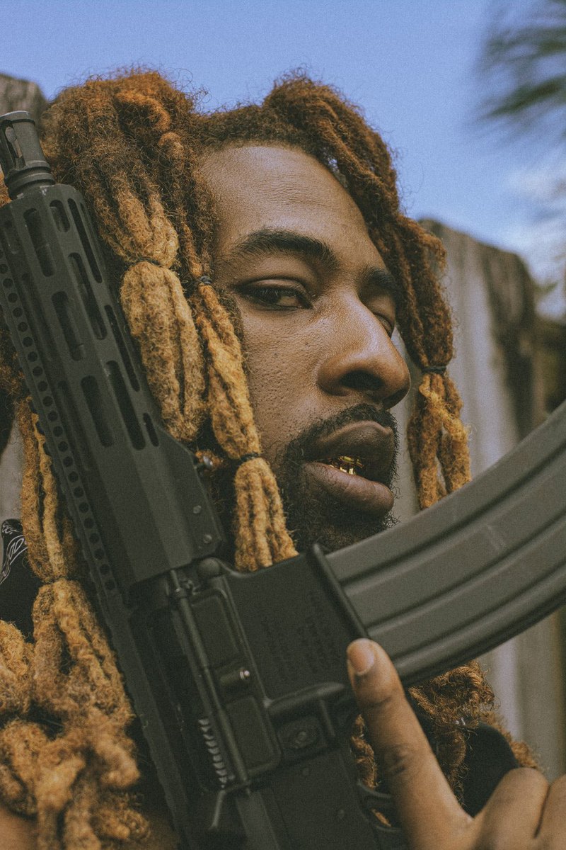 TwanTheDawn's tweet photo. Lotta people been asking who is Raspy? Shid, I wish I could tell you. I’m still finding out myself but what I can say is that he’s a bastard who seems to be on that city shit. So be warned.. “Raspy Who?” coming soon
📸: @cm_ghapo https://t.co/jDj1bCFmMw