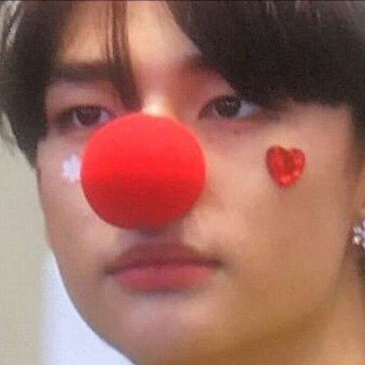 KhhSugar's tweet photo. После того как Russian стэй выгнали из фандома:
*смотрю клип stray kids и забываю включить VPN*
*-____,the cops outside -lock up the house*(песня из тиктока) #StrayKids #russianstay https://t.co/hVokCocb3T