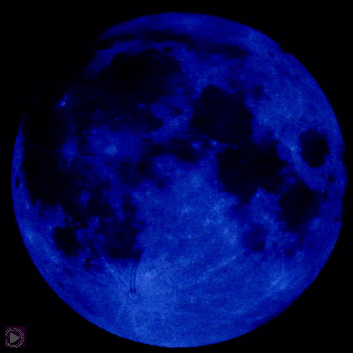 EBCDigitalNest's tweet photo. 🌙 #July4th another celestial show was visible in North &amp; South America. This #penumbrallunareclipse is also called a #buckmoon, July is when a buck’s antlers are in full growth.

📸 G. &amp; A. Evangelista #EBCNJBureau Contributors
#NativeAmericanHistory #moonName #ConnectLearnShare https://t.co/K2ByrTboKu
