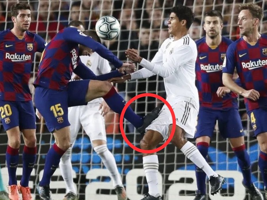 vixo84's tweet photo. @FCBarcelona_es @jmbartomeu Habéis tardado medio año pero al final lo habéis visto, a esto os referís no? https://t.co/ArHHBpUGrx