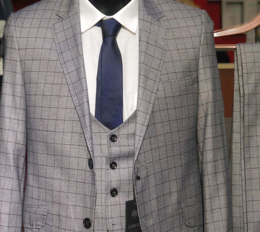 DuCostume's tweet photo. Do well, live well and DRESS very well ! #Royalsuits #belegant #beclassic #mensfit #slimfit #suitup #Cameroun237 #douala #yaounde https://t.co/lmTE5ofTFV