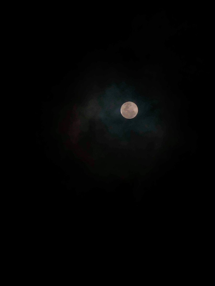 dewynose's tweet photo. Photos of the penumbral eclipse from the 5th! So pretty! ☾ 

#astrogy #moon #lunareclipse #PenumbralEclipse #PenumbralLunarEclipse https://t.co/lTAbzgsfzv